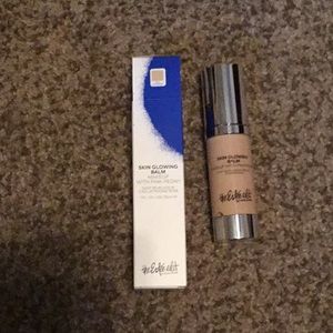 the Estee edit Skin Glowing Balm 210 Chamois